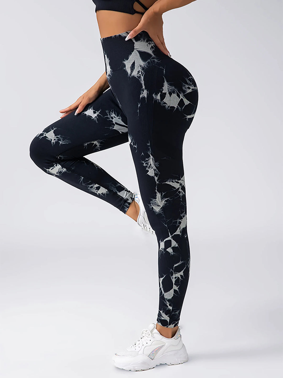 Seamless scrunch-butt leggings in black