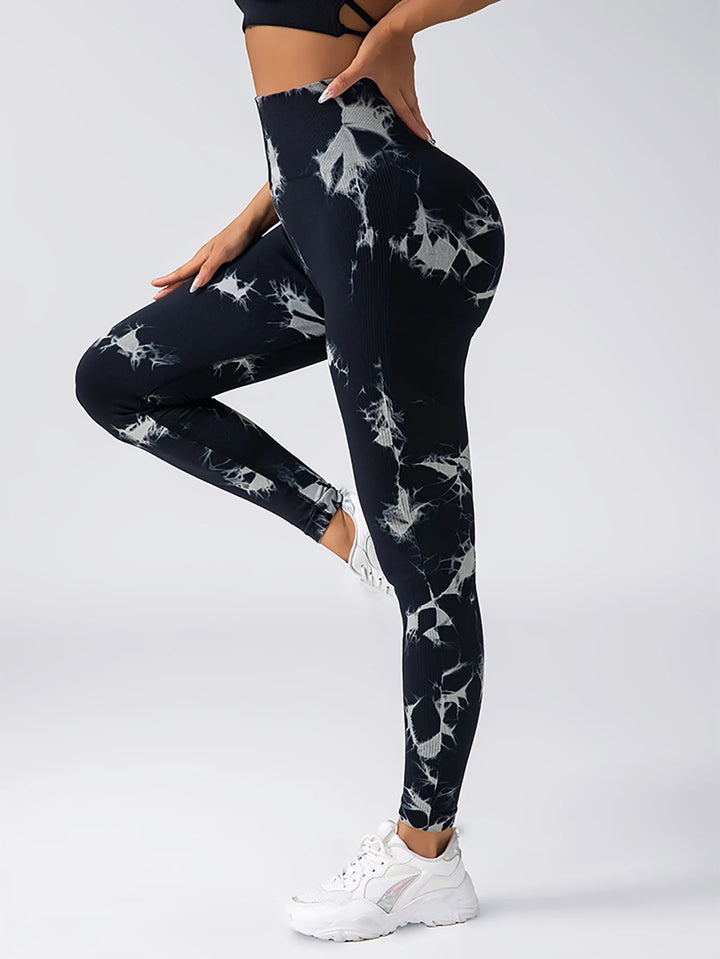 Seamless scrunch-butt leggings in black