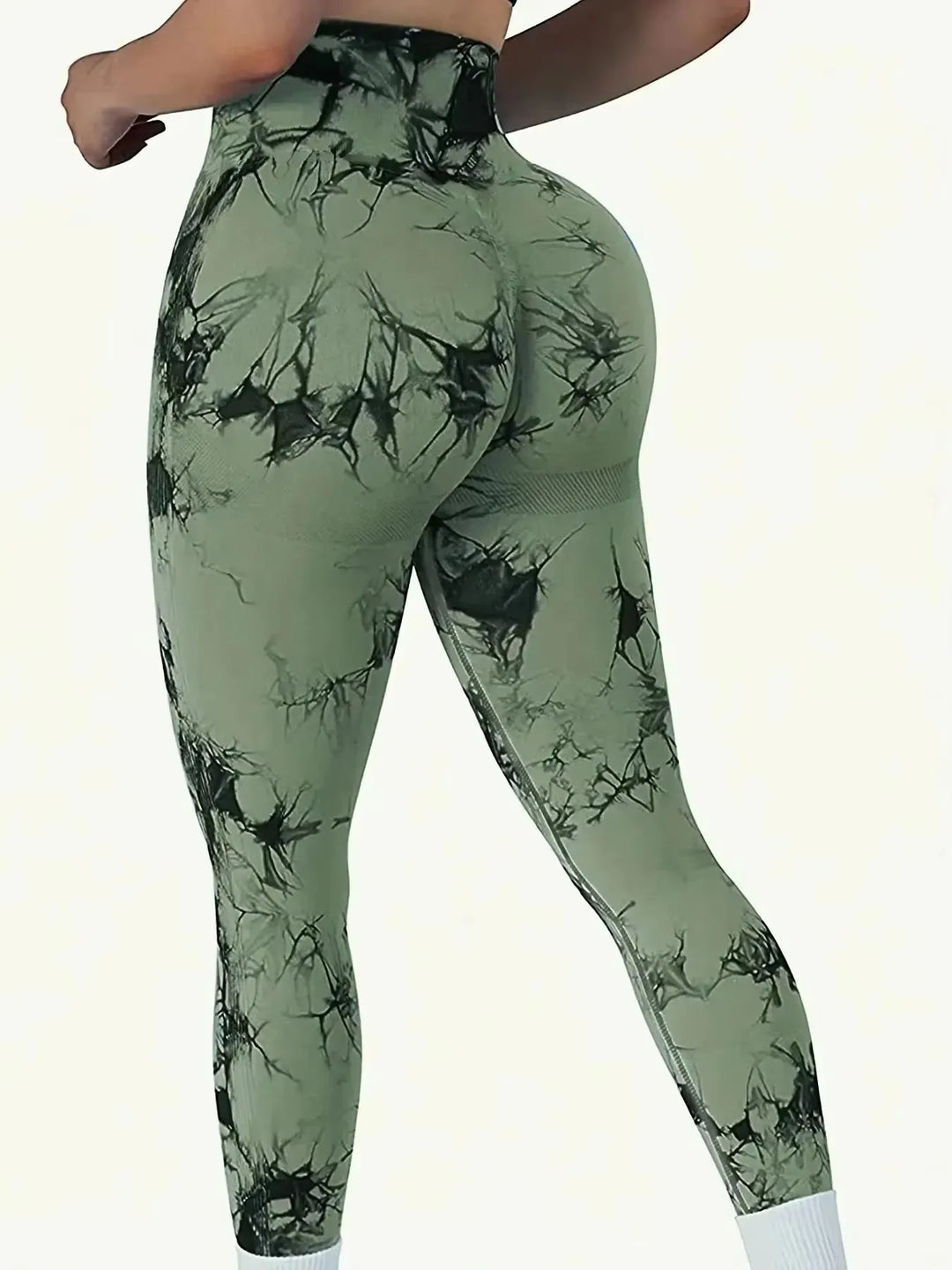 Seamless scrunch-butt leggings in green